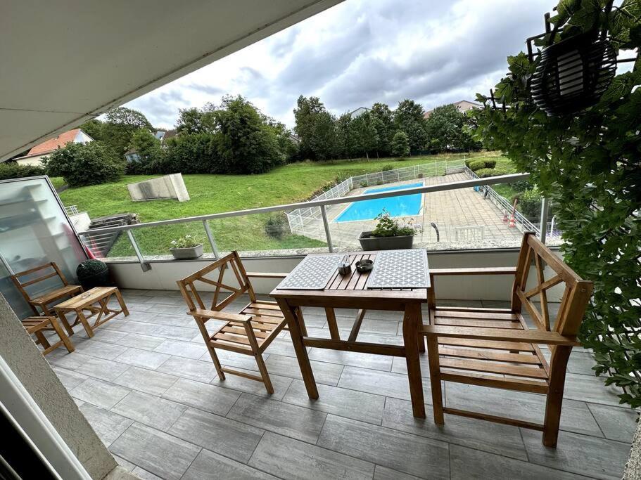 Appartement Cosy Avec Balcon Et Piscine بُيزانكون المظهر الخارجي الصورة