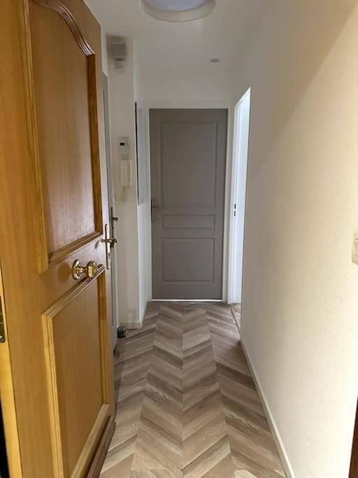 Appartement Cosy Avec Balcon Et Piscine بُيزانكون المظهر الخارجي الصورة